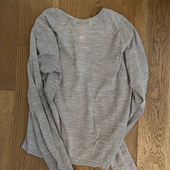 Lululemon Run Swiftly Tech shirt size 14 - Picture 2 of 2